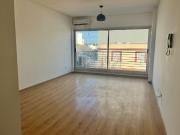 Monoambiente muy luminoso con balcón