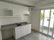 Monoambiente Semi Amoblado al frente c/bcón. Baulera....