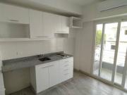 Monoambiente Semi Amoblado al frente c/bcón. Baulera....