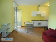 Monolocale arredato con terrazzo Centro