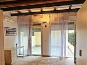 Monolocale arredato con terrazzo Centro