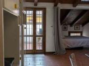 Monolocale arredato con terrazzo Centro