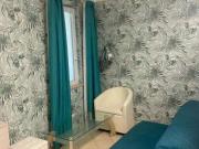 Monolocale arredato con terrazzo Centro