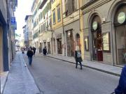 MONOLOCALE IN PIAZZA SANT'AMBROGIO