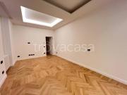 Monolocale in vendita a Milano via Marina, Palestro