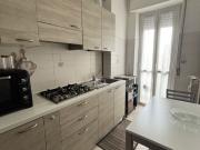 Monolocale luminoso con cucina separata e balcone –...