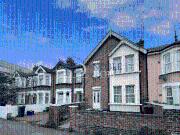 Montague Road, Hounslow TW3, 2 bed flat to rent, £1,900...