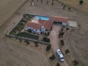 Monte Alentejano no Vimieiro com Moradia e piscina