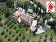 Montepulciano vendesi casale 18 vani 750 Mq