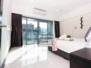 Monterey Semi Detached house with stylishly renovated,...