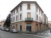 Monza negozio 3 luci in locazione ottima posizione