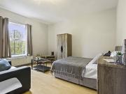 Moor View, Leeds LS6, 1 bed terraced house to rent, £758...