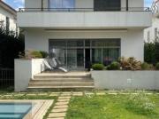 Moradia 4 frentes com piscina, na Avenida marechal Gomes...