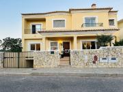 Moradia 4 suítes,garagem,escritório e jardim em...