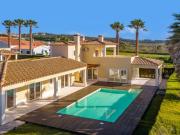 Moradia a 300m da praia com 4 quartos en suite e vistas...