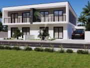 Moradia Bi Familiar com Piscina 2 Fracções T4