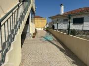 Moradia bifamiliar 1 andar Lourosa com Garagem e Logradouro