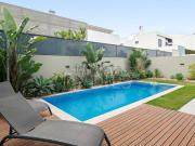 Moradia, Carcavelos e Parede
