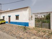 MORADIA COM 2 FRENTES, COM GARAGEM, COM TERRAÇO E COM UM... MORADIA COM 2 FRENTES, COM GARAGEM, COM TERRAÇO E COM UM...