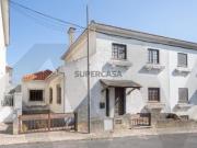 Moradia com 2 Pisos, 2 salões, espaço exterior e garagem... Moradia com 2 Pisos, 2 salões, espaço exterior e garagem...