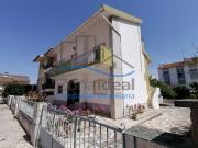 MORADIA COM 2 PISOS, OITO DIVISÕES, GARAGEM E LOGRADOURO...