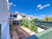 Moradia com 2 quartos e quintal e parqueamento privados!