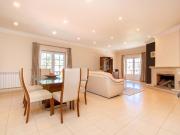 Moradia com 3200m2 de terreno, a poucos minutos da praia...