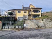 Moradia com 3 Pisos e Logradouro em Loureiro, Peso da Régua