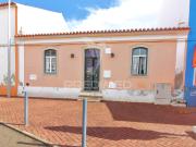 Moradia com 3 quartos e quintal em Garvão