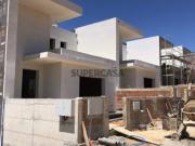 Moradia com 3 quartos em suite, em fase de construção...