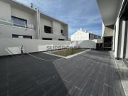 Moradia com 3 Suites, Garagem, Logradouro, Churrasqueira...