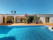 Moradia com 4 quartos +1 escritório Piscina e Jardim...