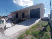 Moradia com 4 quartos, 3 armazéns e muito potencial em...