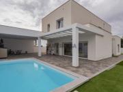 Moradia com 4 quartos, 3 WC’s, piscina, parqueamento...