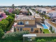 Moradia com 4 quartos, piscina, garagem, jardim e muito...