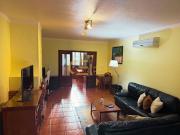 Moradia com 5 quartos, anexos e garagem para 2 viaturas