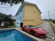 Moradia com 600 m2 jardim e terreno em Santa Maria da Feira