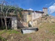 Moradia com adega, garagem e terreno para recuperar, COM...