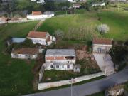 Moradia com anexo para recuperar em terreno com 787 m2