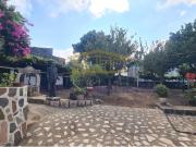 Moradia com armazém e terreno perto da praia da Azurara...