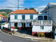 Moradia com comércio e vista mar