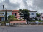 Moradia com dois apartamentos