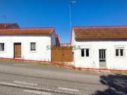 Moradia com Duas Casas, Adega e Anexo Casal Teodoro,...