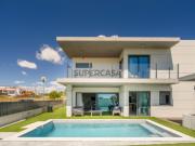 Moradia com jardim e piscina, em Porto Salvo, Oeiras