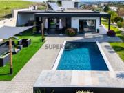 Moradia com jardim, piscina e garagem em Évora de Alcobaça