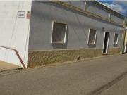 Moradia com Logradouro