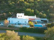 Moradia com Piscina, Açoteia, Anexos e Terreno Amplo...