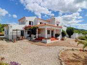 Moradia com piscina, anexo, terreno 2.200 m² em Alcaria...