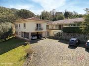Moradia com piscina e terreno com rea total de 13.655m2...