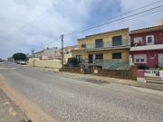 Moradia com piscina e jardim em Peniche